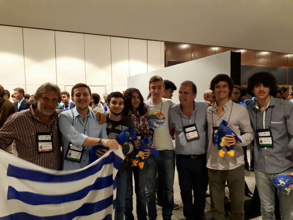 Tres liceales uruguayos recibieron menciones honoríficas en la IMO 2017